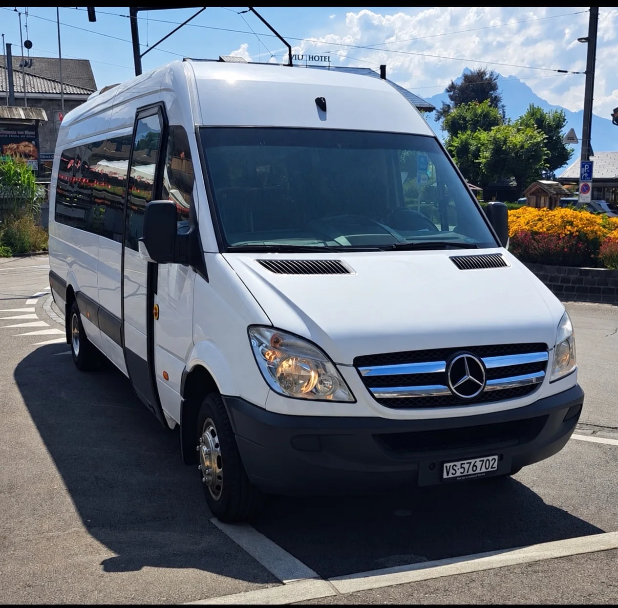 Minibus Mercedes blanc